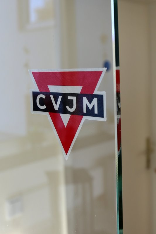 CVJM-Dreieck (8 cm) hinter Glas