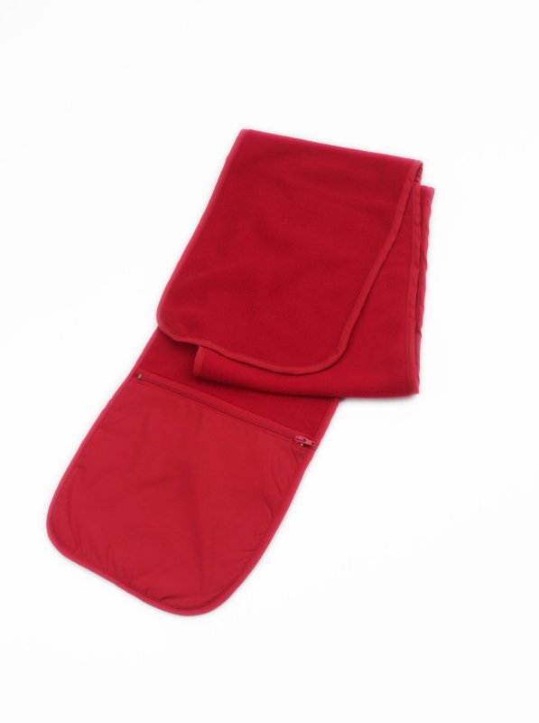 Fleeceschal mit Tasche und CVJM-Stick rot Logo ohne Schatten
